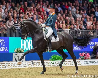 Ханс Петер Миндерхуд на Дрим Бое одержал победу в укороченной программе Большого приза на Международном конном шоу в Олимпии