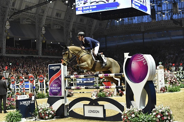 Скотт Браш проводит Урсулу XII на заслуженную пенсию в рамках Международного конного шоу в Олимпии