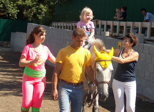Луховицкий конный клуб организовал экскурсию для детей с ограниченными возможностями