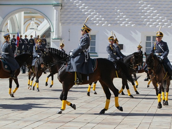 В Кремле возобновят развод конных караулов